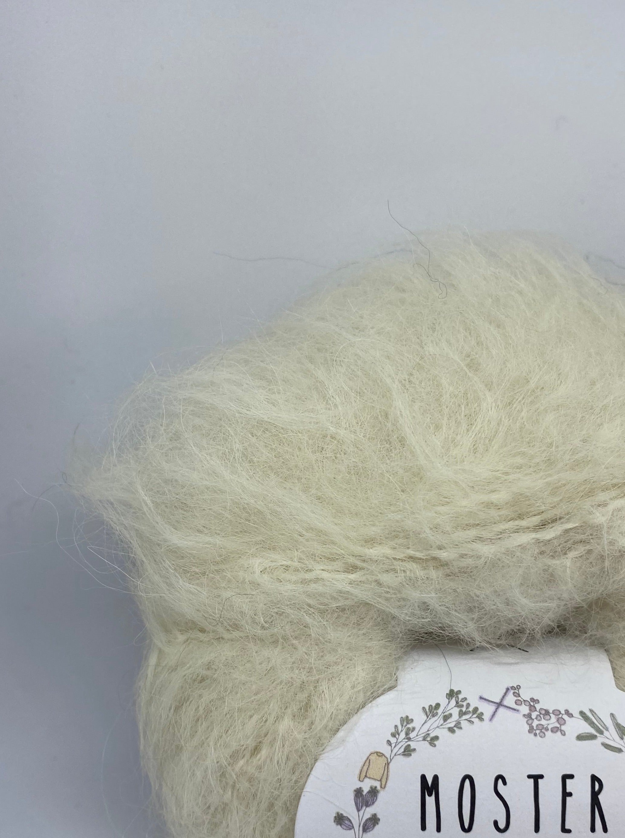 SNOW WHITE (SURI ALPACA & MERINO WOOL)